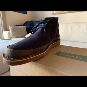 NWT - Men’s Clarks Chukka Boot - Navy Suede - 9M